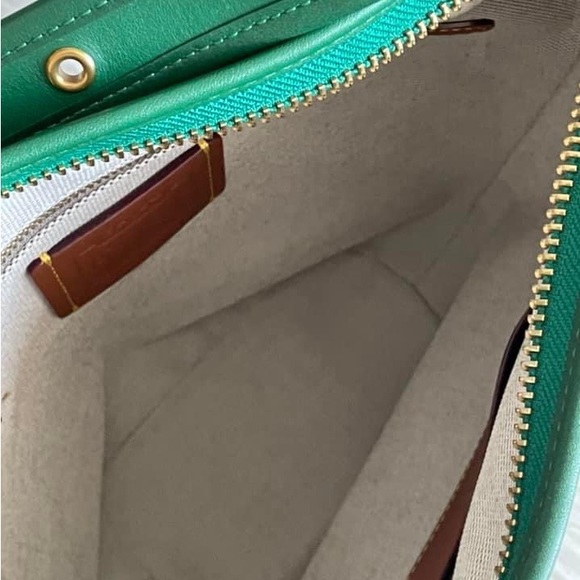 💰SOLD - 5782 - Coach Duffle 16 - Picture 8 of 12